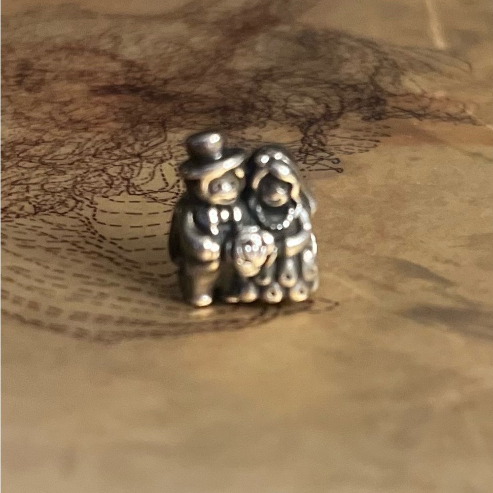 Pandora Retired wedding Couple